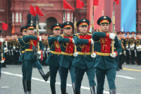 Новинки техники и небо в цветах триколора: как прошел парад Победы в Москве