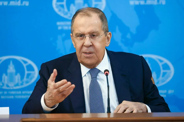 Владимир Путин предложил переназначить Сергея Лаврова на пост главы МИД
