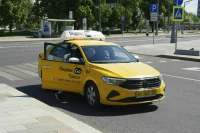 В Костромской области запретили работу в такси мигрантам
