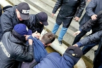 Полиция начала задерживать протестующих против закона об иноагентах в Тбилиси