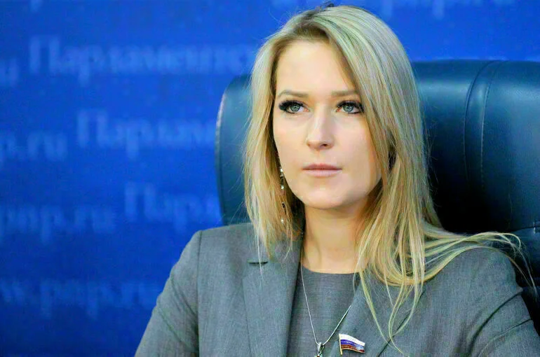 Яна Лантратова.