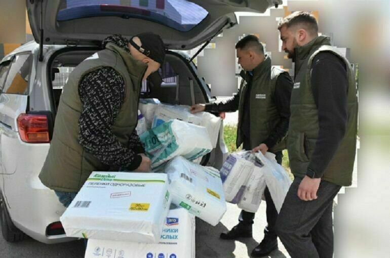 Депутаты Белгородской облдумы передали гуманитарную помощь пострадавшим от обстрелов землякам