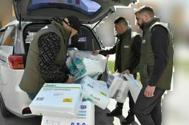 Депутаты Белгородской облдумы передали гуманитарную помощь пострадавшим от обстрелов землякам