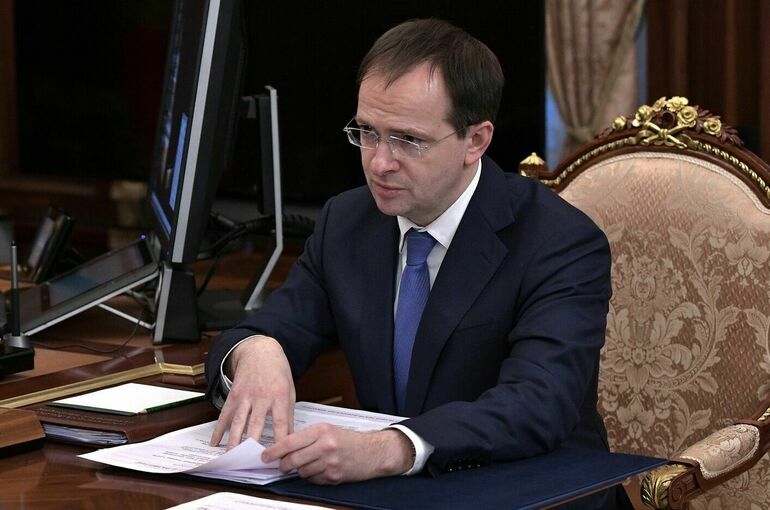 Мединский: Памятники советским воинам встанут в один строй с живыми