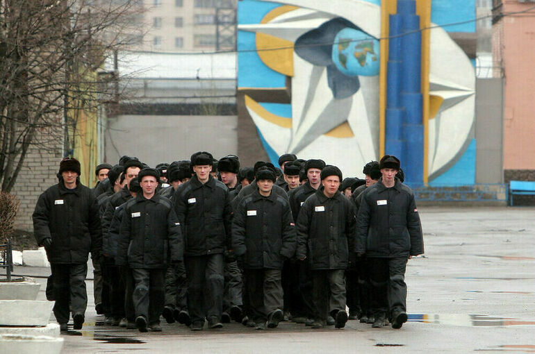 Минюст разрешил носить в воспитательных колониях легинсы, пижамы и халаты