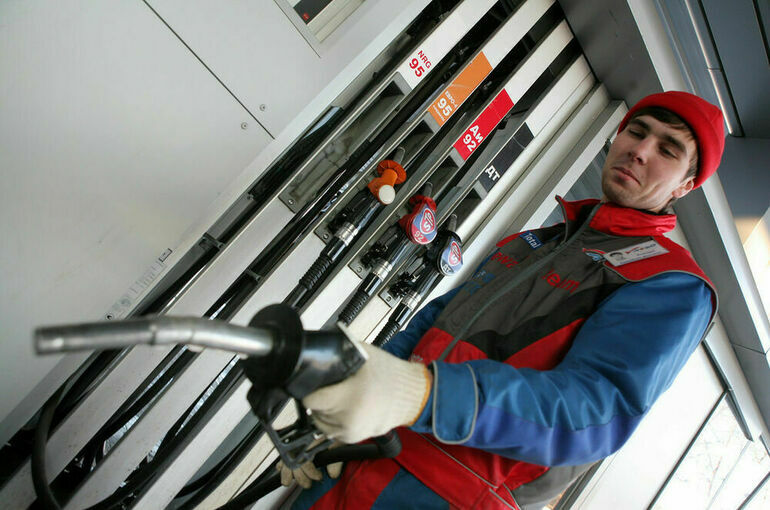 Почему бензин растет в цене, а огурцы подешевели