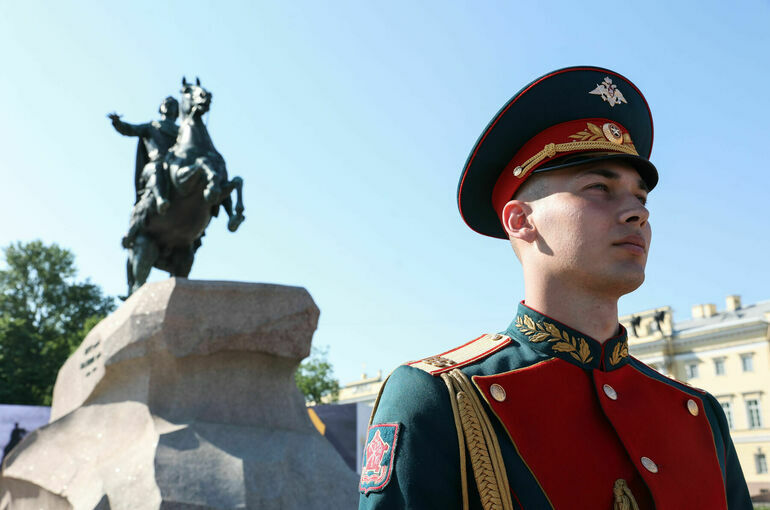 Петербург празднует День рождения с Пушкиным и новым липовым садом