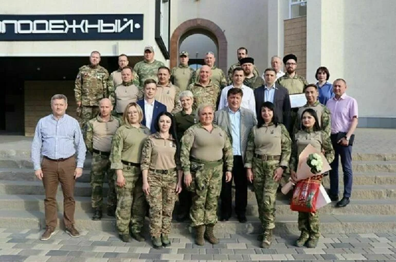 Юрий Клепиков вручил награды участникам белгородской теробороны