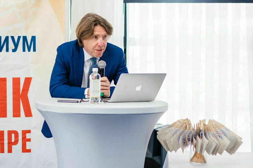 Александр Мащенко на презентации книги.