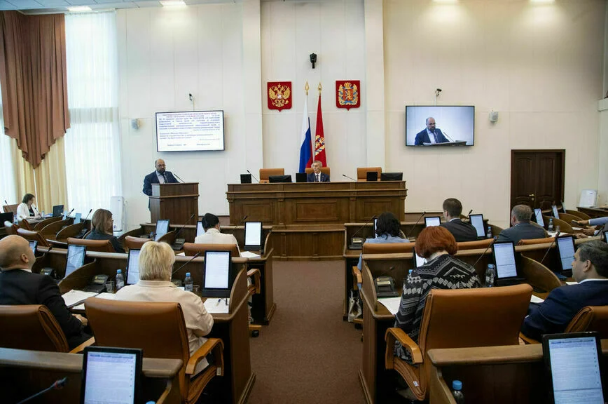 На заседании сессии было рассмотрено много вопросов социальной и экологической тематики.