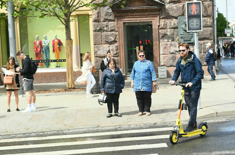 В Мосгордуме предложили ограничить скорость электросамокатов на тротуарах днем