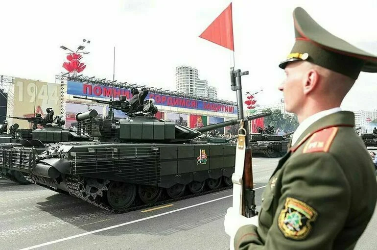 Володин посетил военный парад в Минске