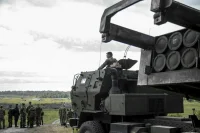 США поставят Украине новую партию артиллерии и снарядов для HIMARS