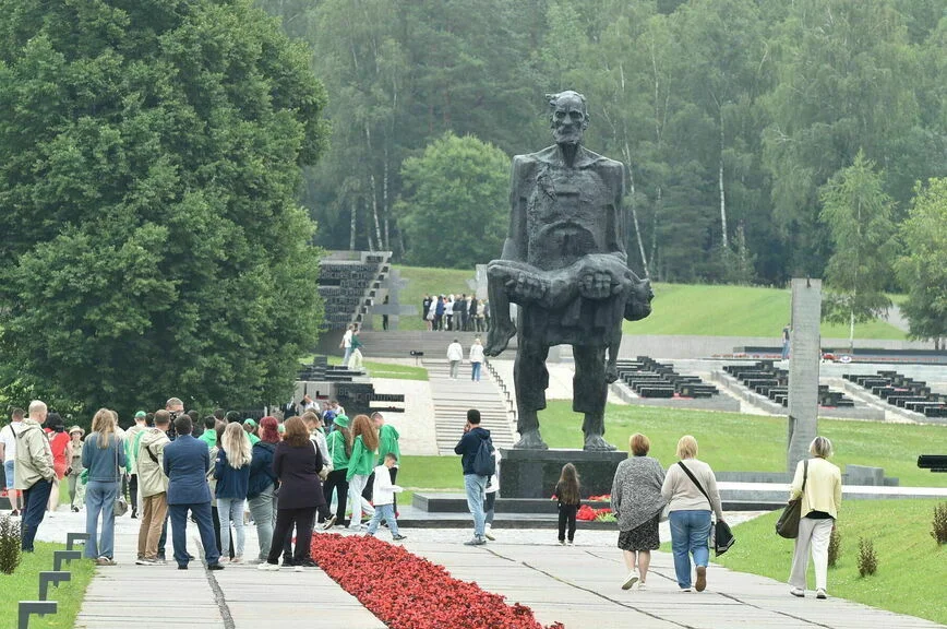 Участники «Поезда Памяти» посетили мемориальный комплекс «Хатынь»