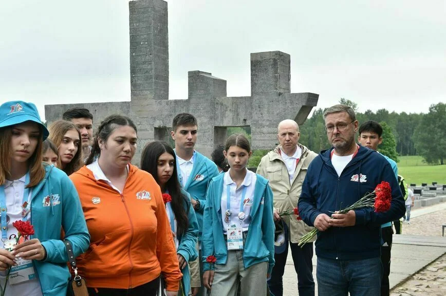 Участники «Поезда Памяти» посетили мемориальный комплекс «Хатынь»