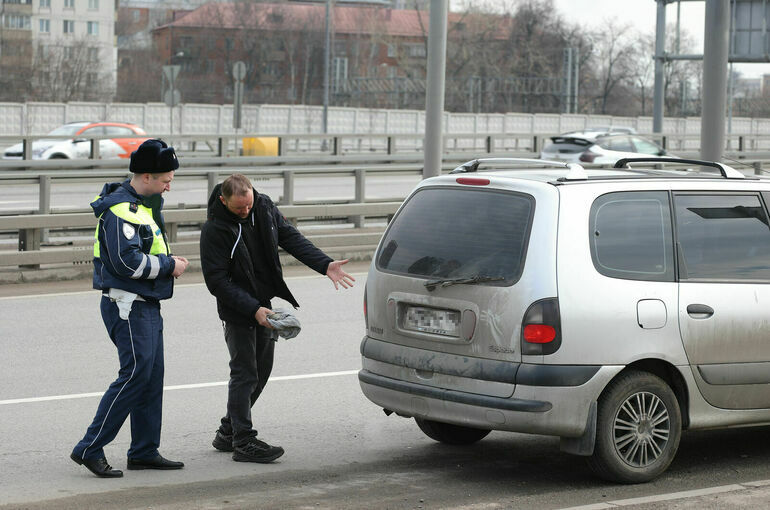 Законопроект о сокрытии номера на авто не коснется припаркованных машин