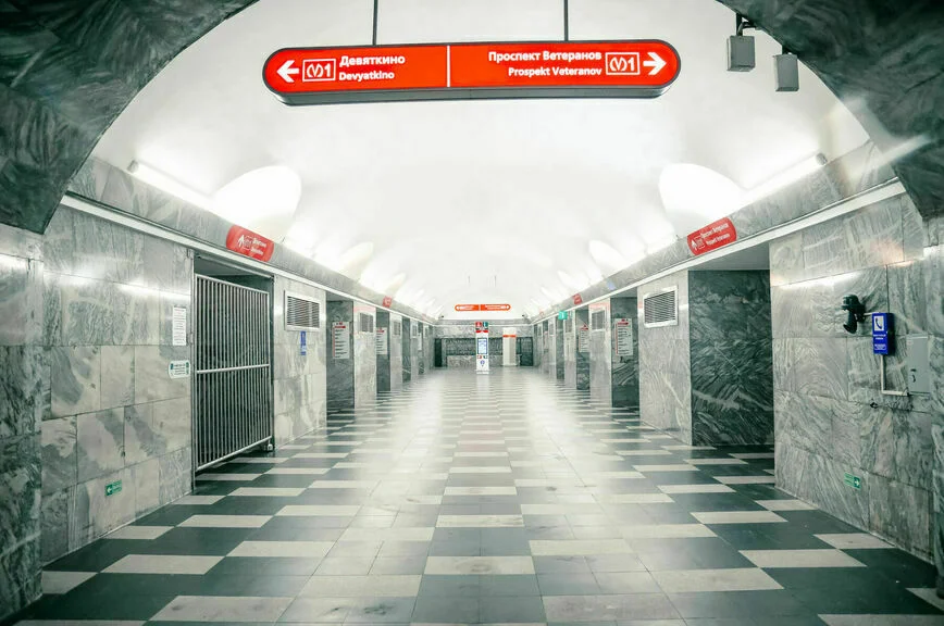 Петербургское метро идет к великой цели маленькими шажками
