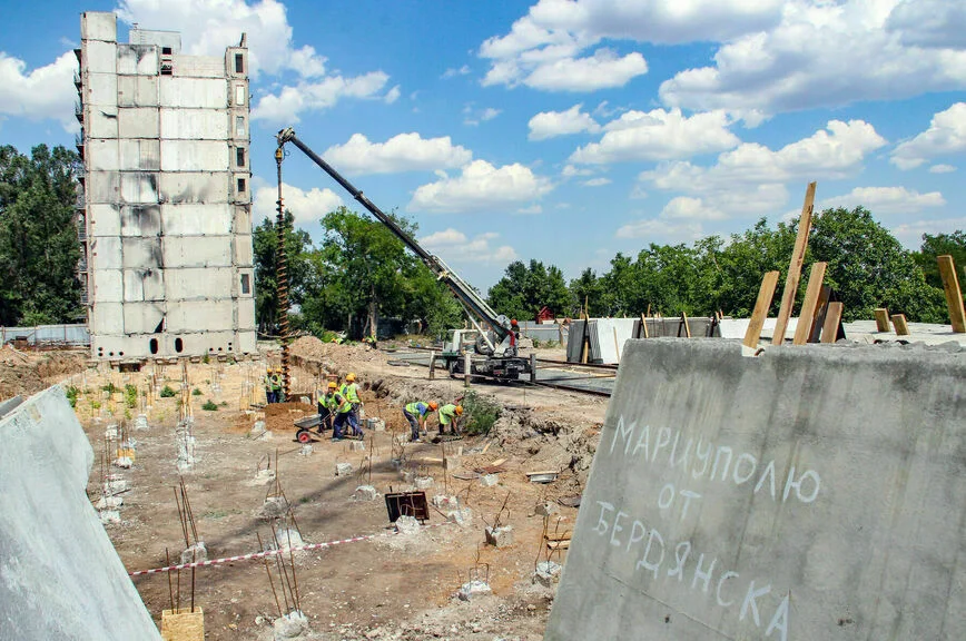 Возрождающийся Мариуполь.
