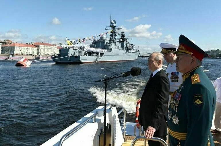 30 июля 2023 года. Владимир Путин на Главном военно-морском параде по случаю Дня Военно-морского флота РФ.