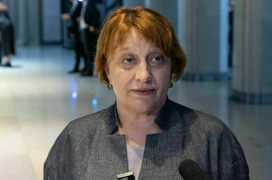 Как сообщила Галина Ампилогова, в новом парламентском сезоне комитет вернется к острым вопросам в работе почтовых отделений.