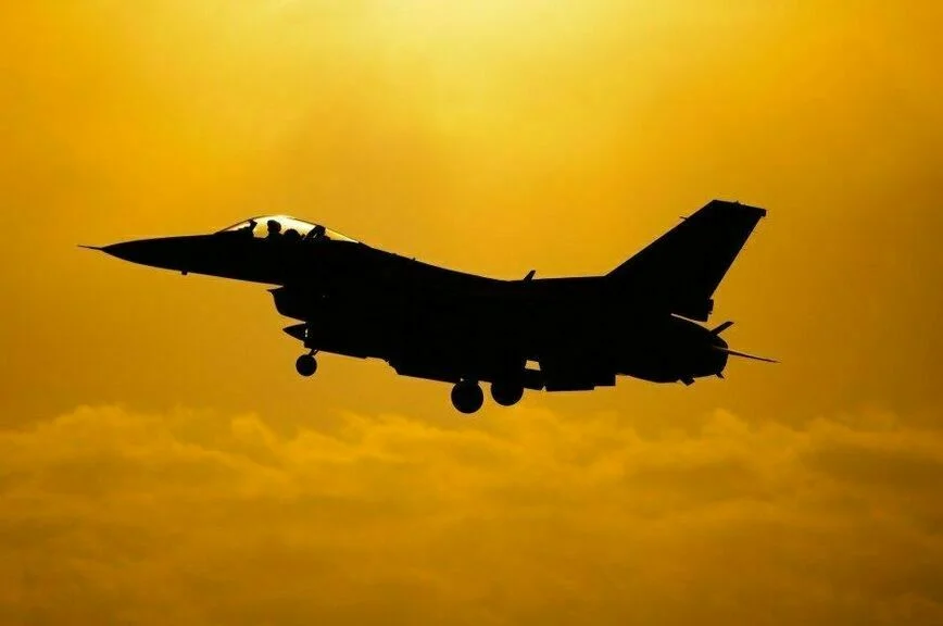 F-16.