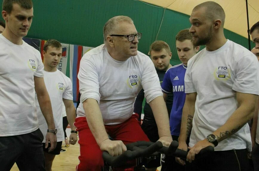 9 апреля 2015 г. Сдача норм ГТО депутатами фракции ЛДПР.