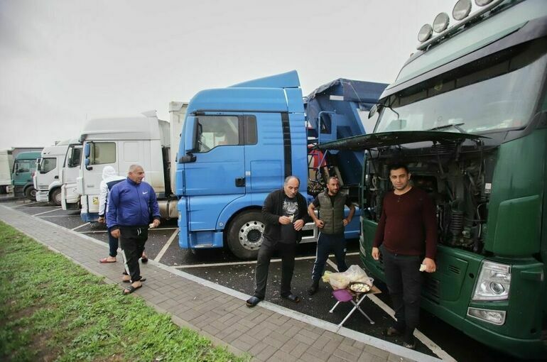 На границе с Грузией скопилось более тысячи автомобилей