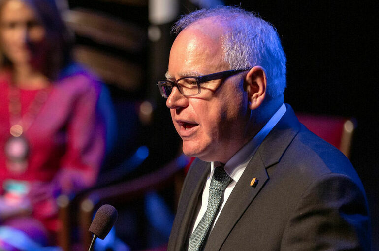 CNN: Харрис выдвинет кандидатом в вице-президенты губернатора Миннесоты Уолца