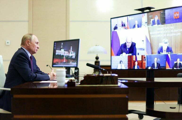 Путин: Экономика России продолжает расти хорошими темпами