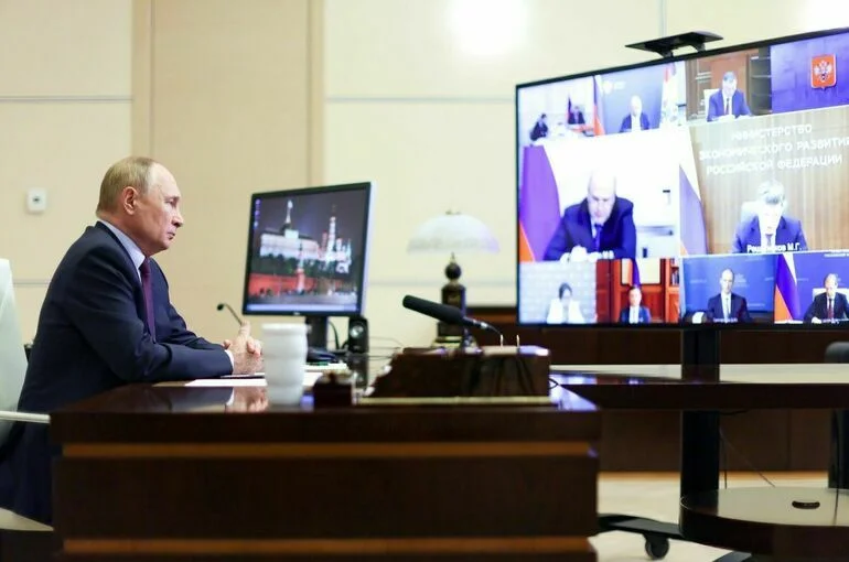 Путин: Экономика России продолжает расти хорошими темпами