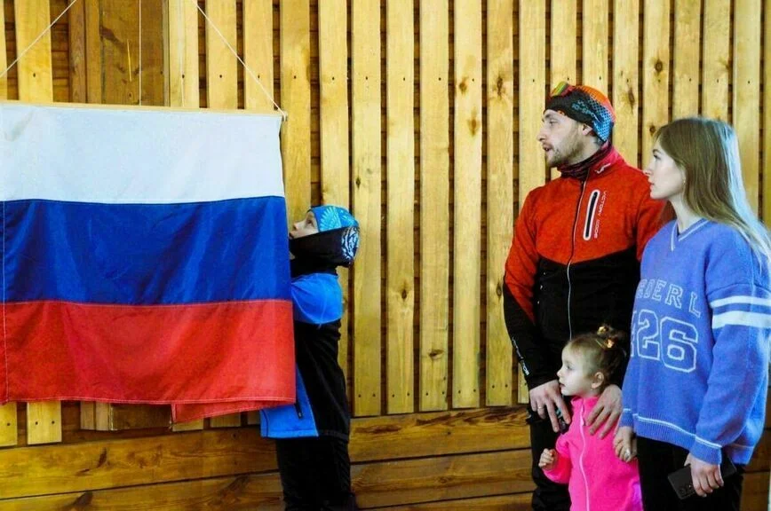 Саамская луввьт и двусторонняя вышивка без узлов: какие обычаи живы в российских семьях