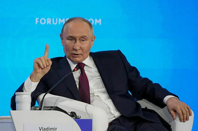 Путин: РФ старается решать вопрос с освобождением заложников на Ближнем Востоке