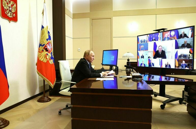 Путин обсудил с Совбезом тему контроля воздушного пространства России