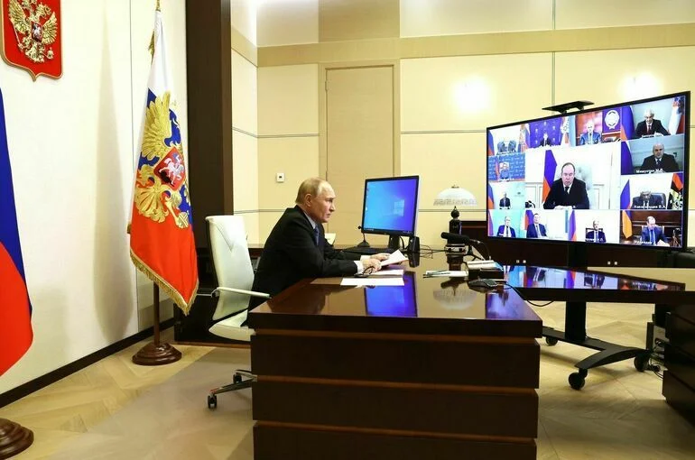Путин обсудил с Совбезом тему контроля воздушного пространства России