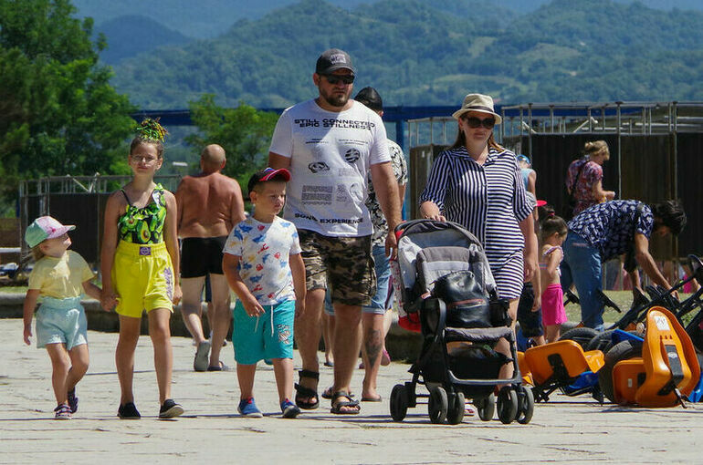 Ежегодную выплату для многодетных введут ко Дню семьи, любви и верности