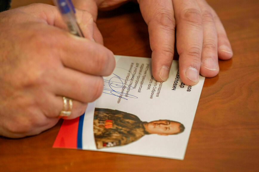 В ямальском парламенте прошел стажировку участник программы «Время героев»