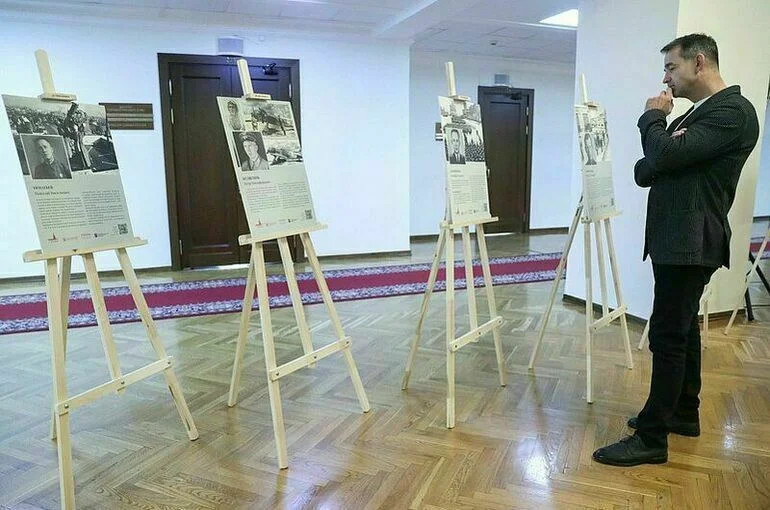 Дмитрий Певцов.