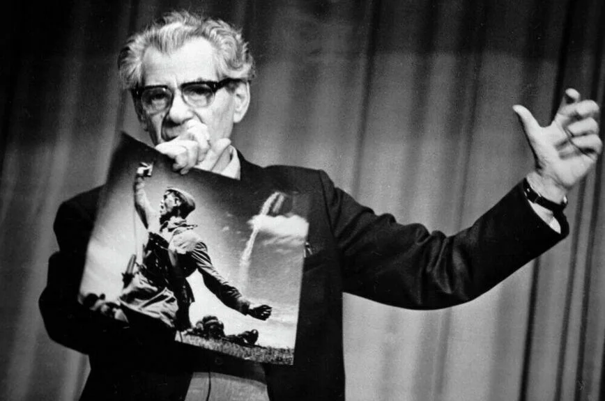 Фотокорреспондент АПН Макс Альперт ( 1895 - 1980 г. г.).