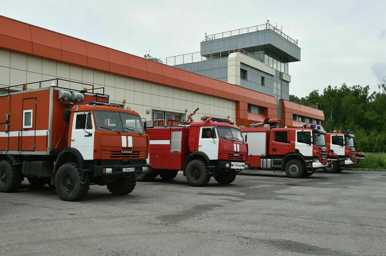 В Екатеринбурге горят 400 «квадратов» колонии строгого режима