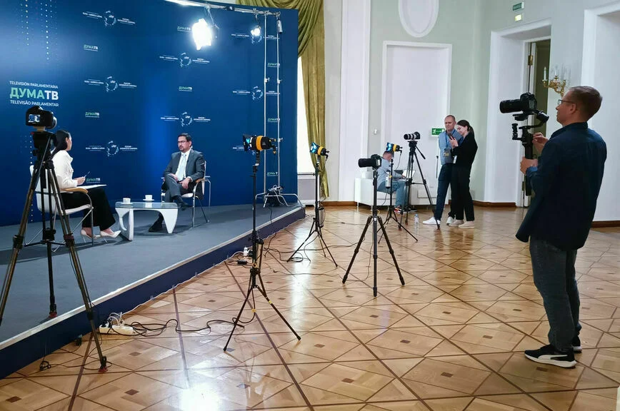 Работа съемочной группы телеканала «Дума ТВ».