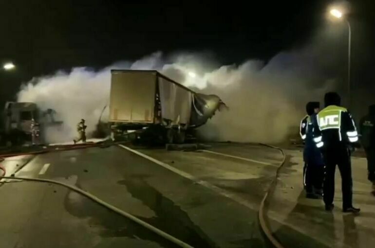 Три грузовика загорелись после ДТП на трассе под Казанью