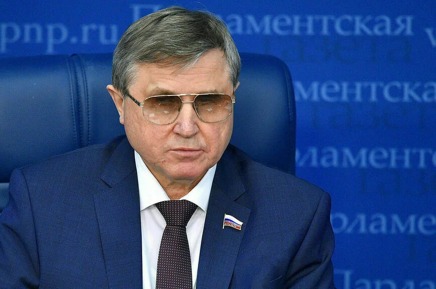Олег Смолин.