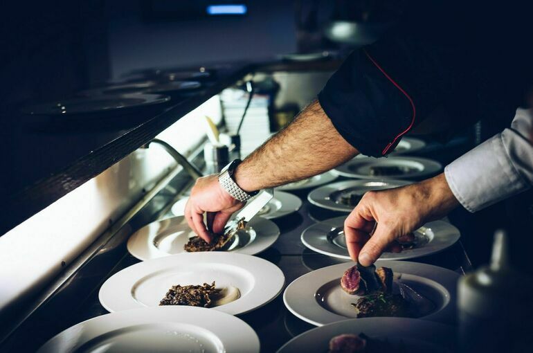 СМИ: В Петербурге подорожали билеты в рестораны на новогодние праздники