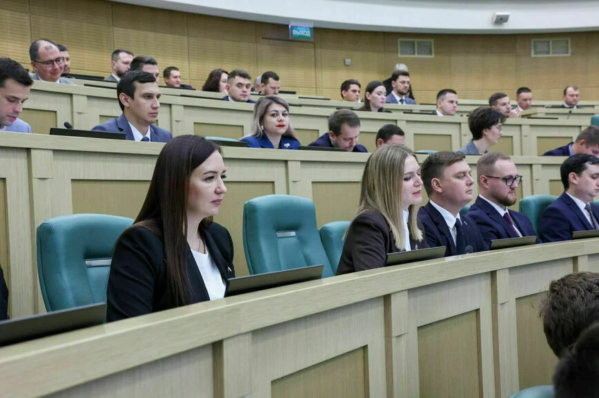Пленарное заседание Палаты молодых законодателей при Совете Федерации.