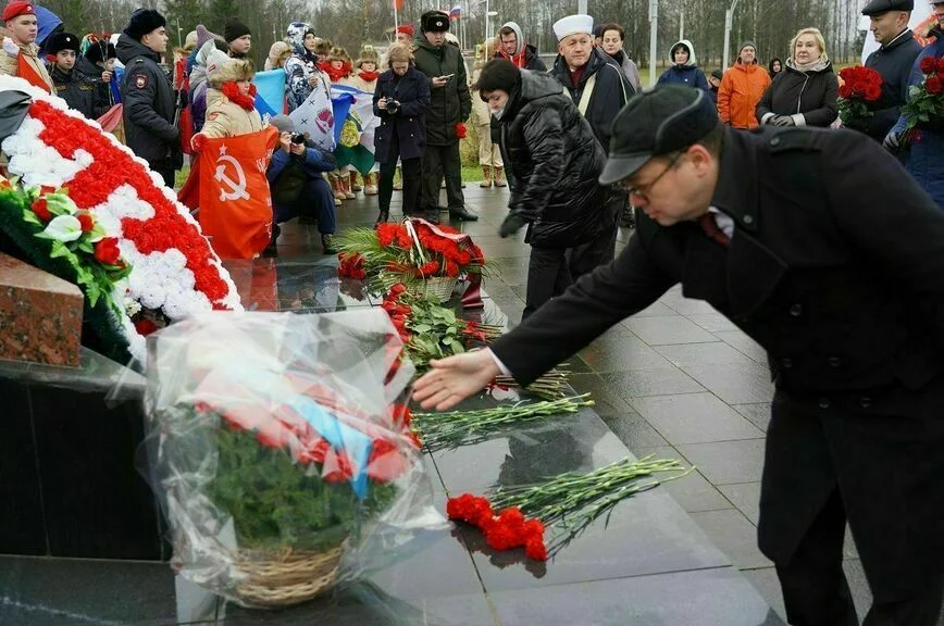 Символ мужества и братства народов