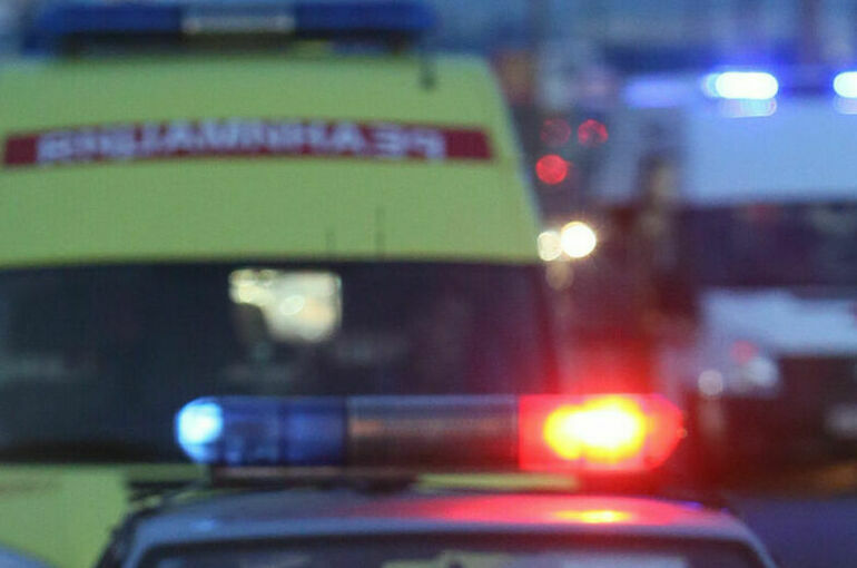 Машина въехала в группу пешеходов на перекрестке в Челябинске