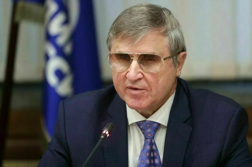 Олег Смолин.