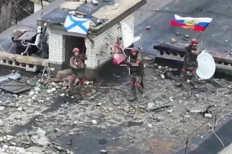 Российские военные подняли флаги над всеми районами Великой Новоселки