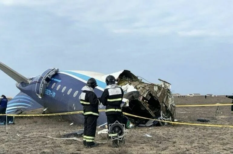 В корпусе упавшего под Актау самолета нашли сквозные повреждения