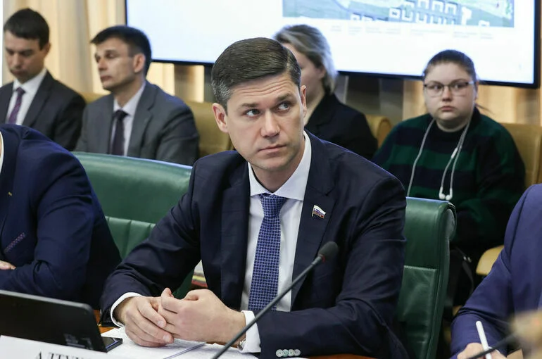 Депутат Алтухов: Осознанный отказ от алкоголя работает лучше запретов